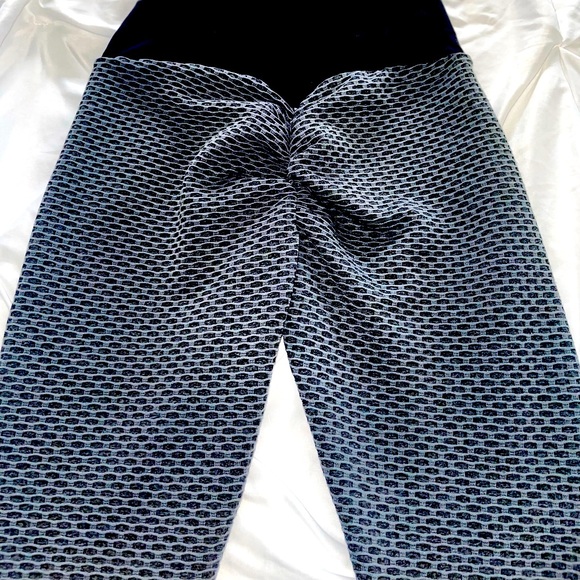 Amazon “Booty Leggings” - Size Small - BLK/ GRY - Picture 5 of 7